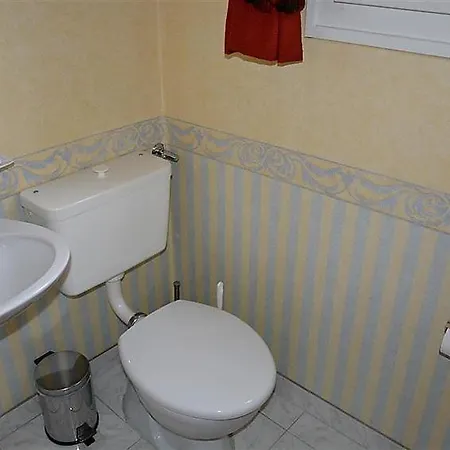 Sleeps 8 Wifi グスタード