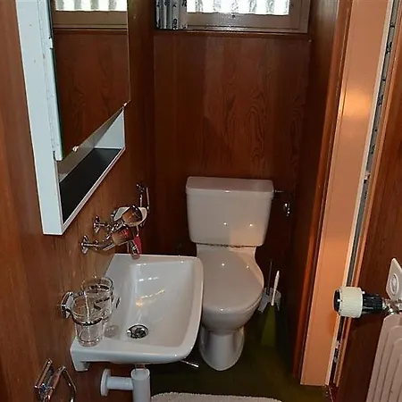 Sleeps 8 Wifi アパート *